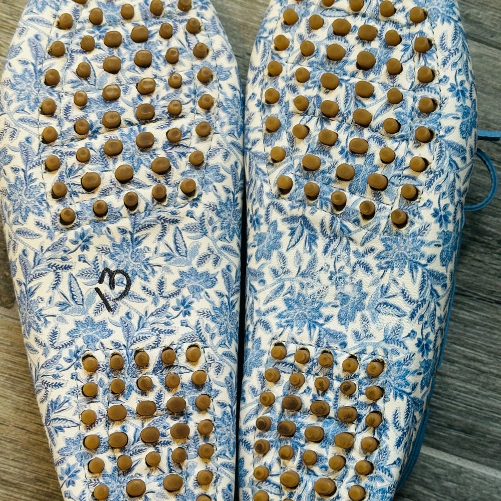 J. McLaughlin Floral Blue and White Loafers - Picture 4 of 7